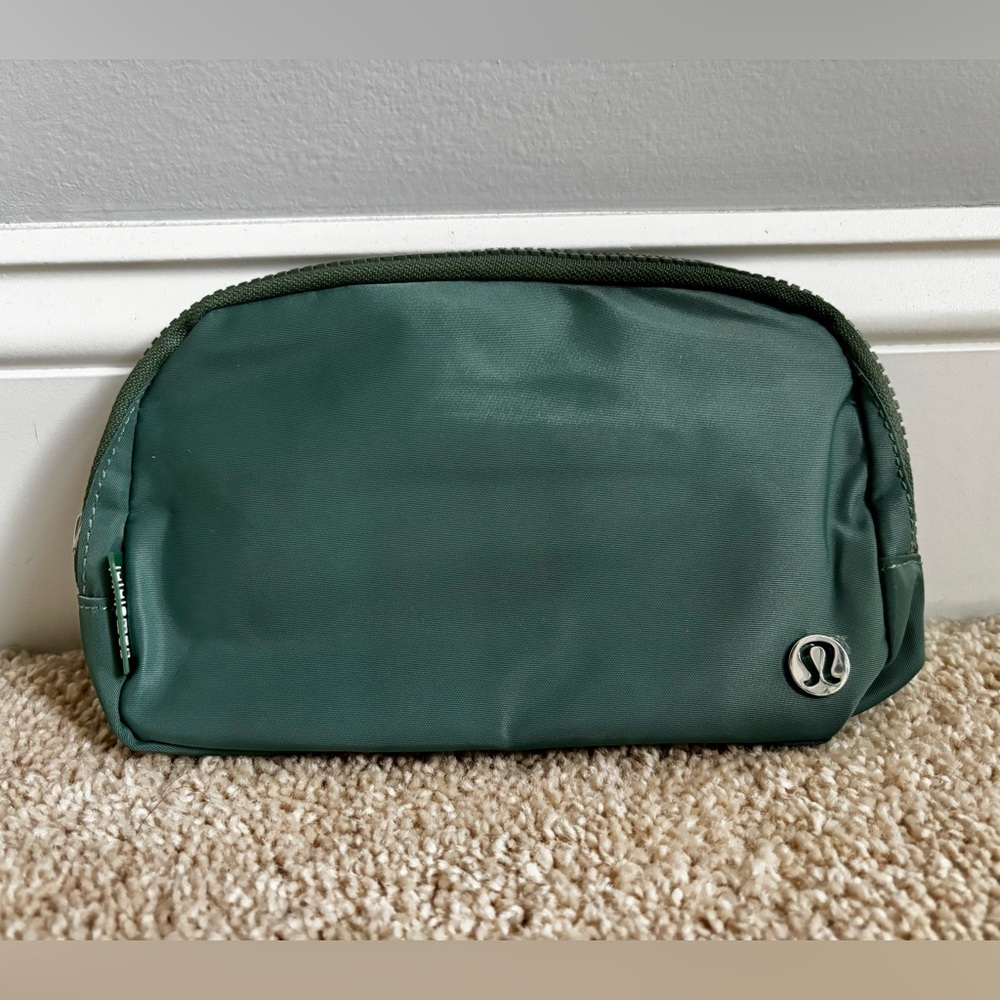 Lululemon Everywhere Belt Bag - Picture 2 of 3